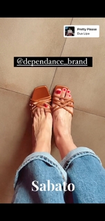 Elena Barolo feet photo thumbnail