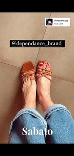 Elena Barolo feet photo thumbnail
