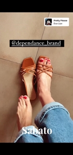 Elena Barolo feet photo thumbnail