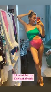 Elena Barolo feet photo thumbnail