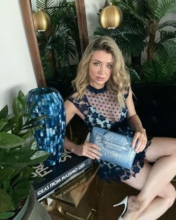 Elena Barolo feet photo thumbnail