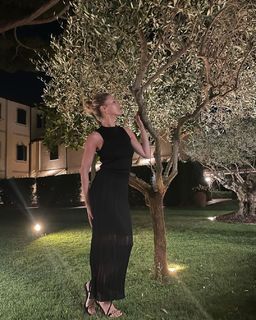 Elena Barolo feet photo thumbnail