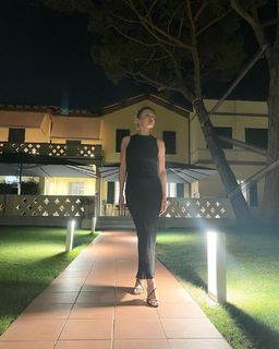 Elena Barolo feet photo thumbnail