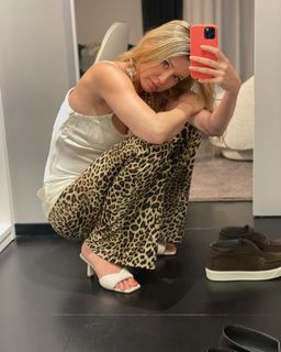 Elena Barolo feet photo thumbnail