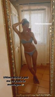 Elena Barolo feet photo thumbnail