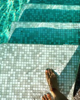 Elena Barolo feet photo thumbnail