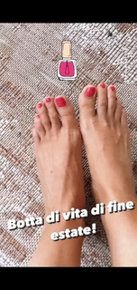 Elena Barolo feet photo thumbnail