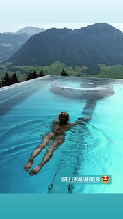 Elena Barolo feet photo thumbnail