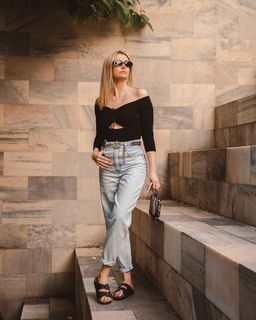 Elena Barolo feet photo thumbnail