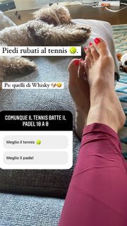 Elena Barolo feet photo thumbnail
