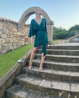 Elena Barolo feet photo thumbnail