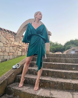 Elena Barolo feet photo thumbnail