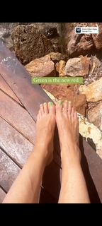 Elena Barolo feet photo thumbnail