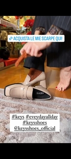 Elena Barolo feet photo thumbnail