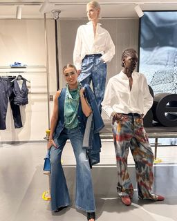 Elena Barolo feet photo thumbnail