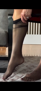 Elena Barolo feet photo thumbnail