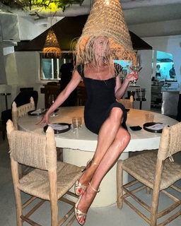 Elena Barolo feet photo thumbnail