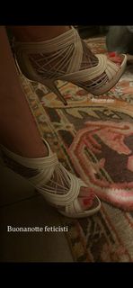 Elena Barolo feet photo thumbnail