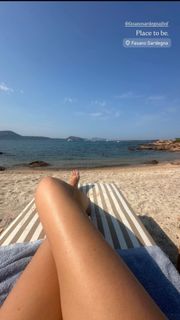 Elena Barolo feet photo thumbnail