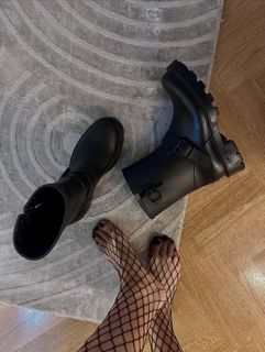 Elena Barolo feet photo 4