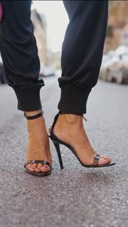 Elena Barolo feet photo 5
