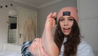 Elena Bateman feet photo 3