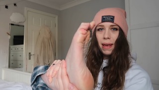 Elena Bateman feet photo 1