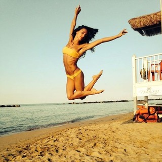 Elena D'Amario feet photo 2