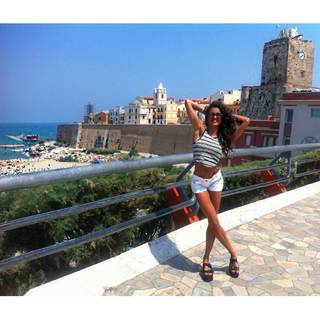 Elena D'Amario feet photo 2