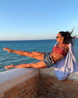 Elena D'Amario feet photo 3