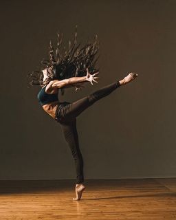 Elena D'Amario feet photo 16