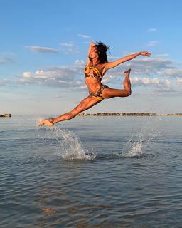 Elena D'Amario feet photo 14