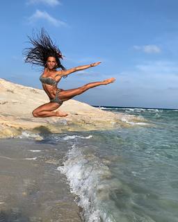 Elena D'Amario feet photo 13