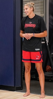 Elena Delle Donne feet photo 3