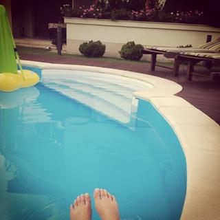 Elena Gheorghe feet photo 2