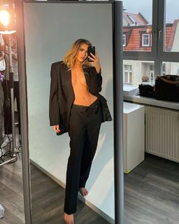 Elena Kamperi feet photo 11