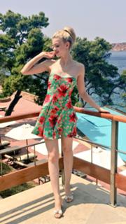 Elena Kampouris feet photo 8