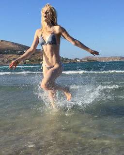 Elena Kampouris feet photo 1
