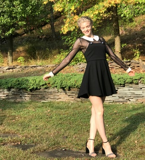Elena Kampouris feet photo 7