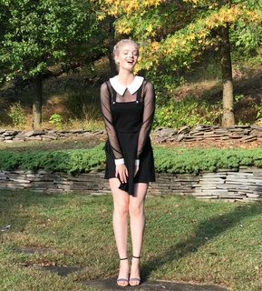 Elena Kampouris feet photo 6