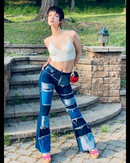 Elena Kampouris feet photo 7