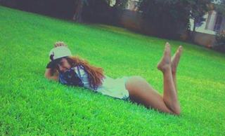 Elena Kremlidou feet photo thumbnail