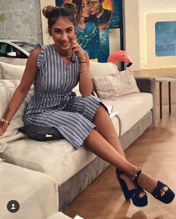 Elena Kremlidou feet photo thumbnail