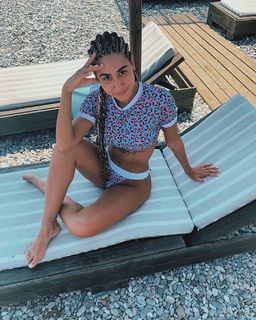 Elena Kremlidou feet photo thumbnail