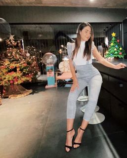 Elena Kremlidou feet photo thumbnail