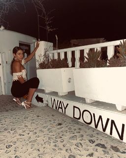 Elena Kremlidou feet photo thumbnail