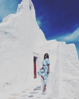 Elena Kremlidou feet photo thumbnail