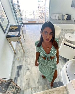 Elena Kremlidou feet photo thumbnail