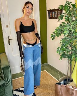 Elena Kremlidou feet photo thumbnail