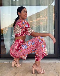 Elena Kremlidou feet photo thumbnail